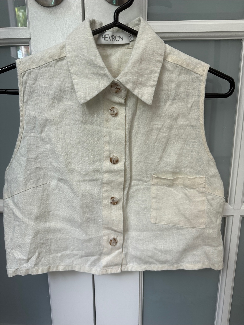 HEVRON Katja Sleeveless Linen Button-Front Crop Top in Ivory